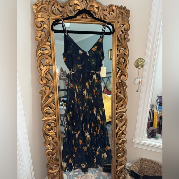 Aritzia Beaune Floral Midi dress - Picture 5 of 6